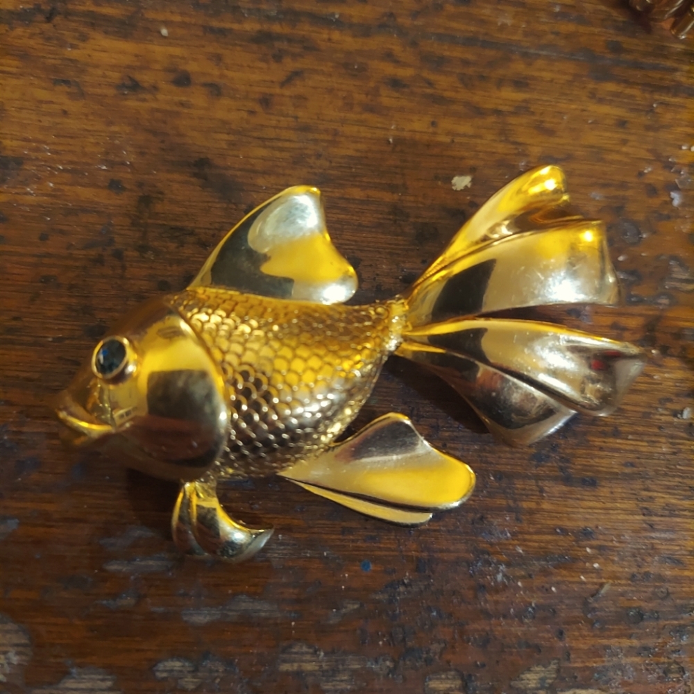 Ivana Trump gold plated gold fish broach